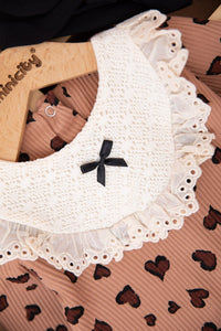 Шпикозни со тантела и срциња и стегач за глава