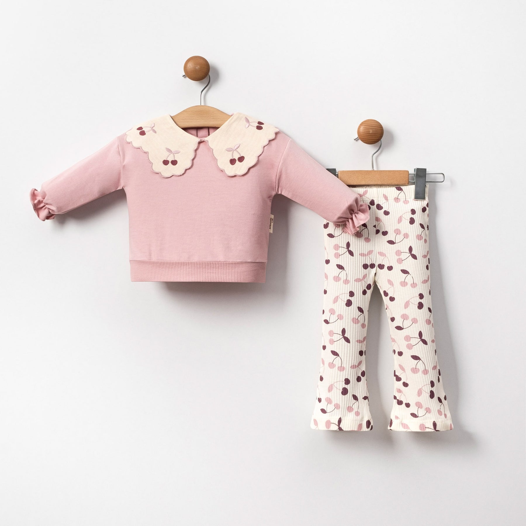 2 Делен комплет блуза и траперки со цреши