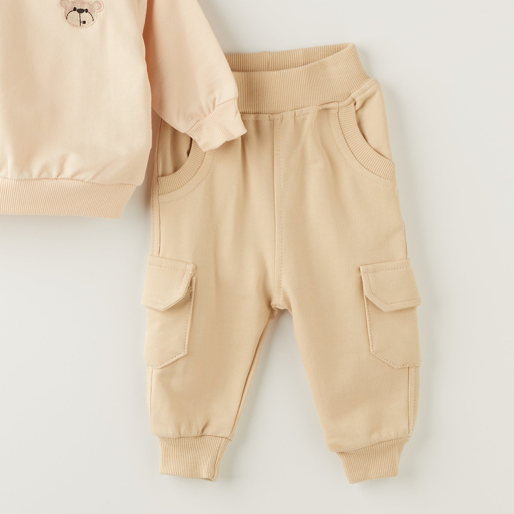 Комплет блуза, панталони и карирана јакна