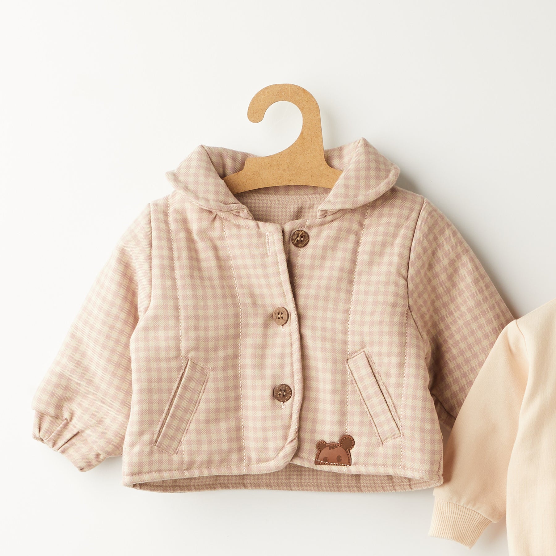 Комплет блуза, панталони и карирана јакна