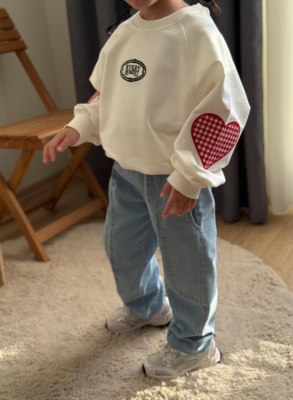 Kомплет фармерки и блузa Love