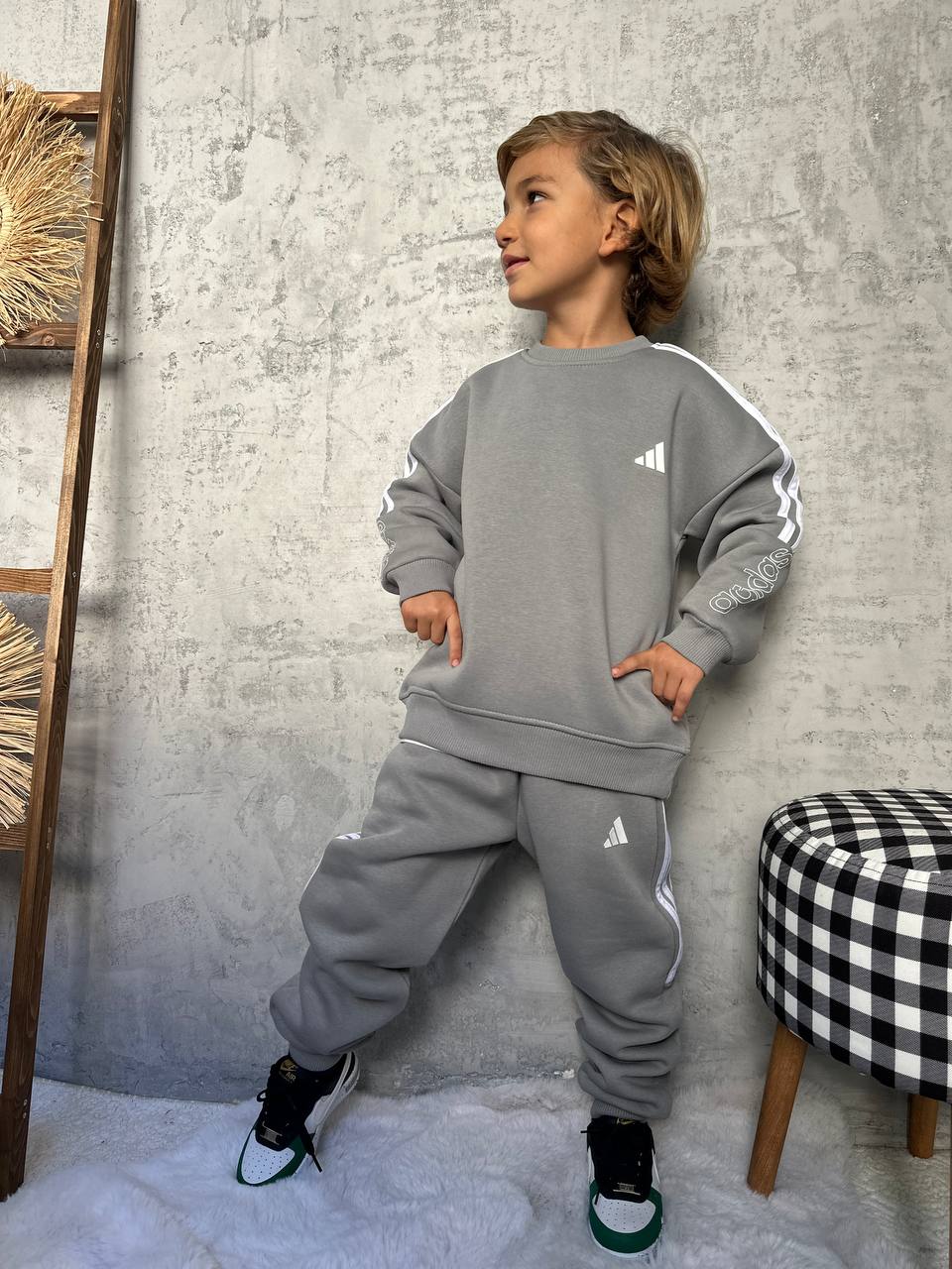 Детски тренерки со линии