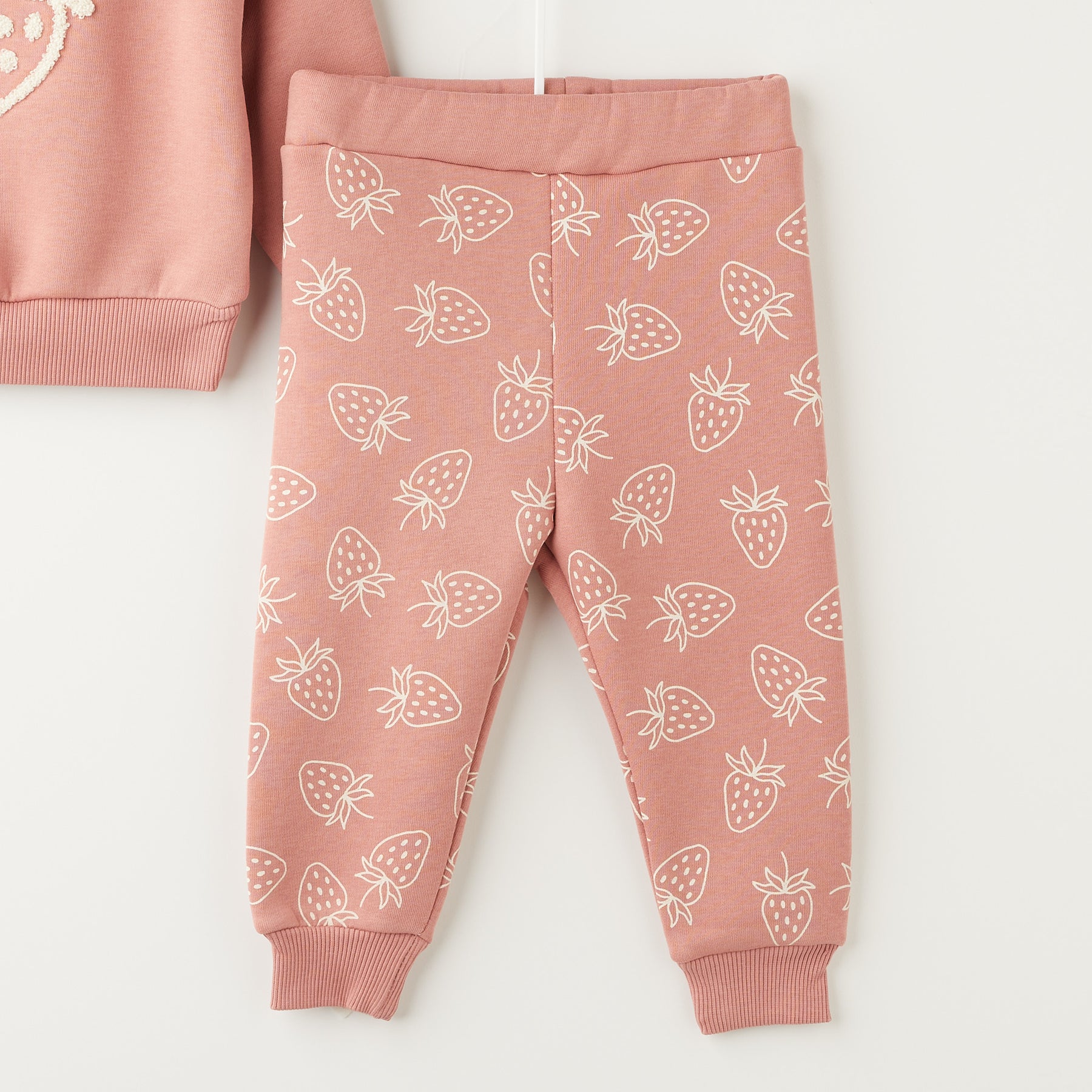 2 Делен комплет тренерки Јагоди