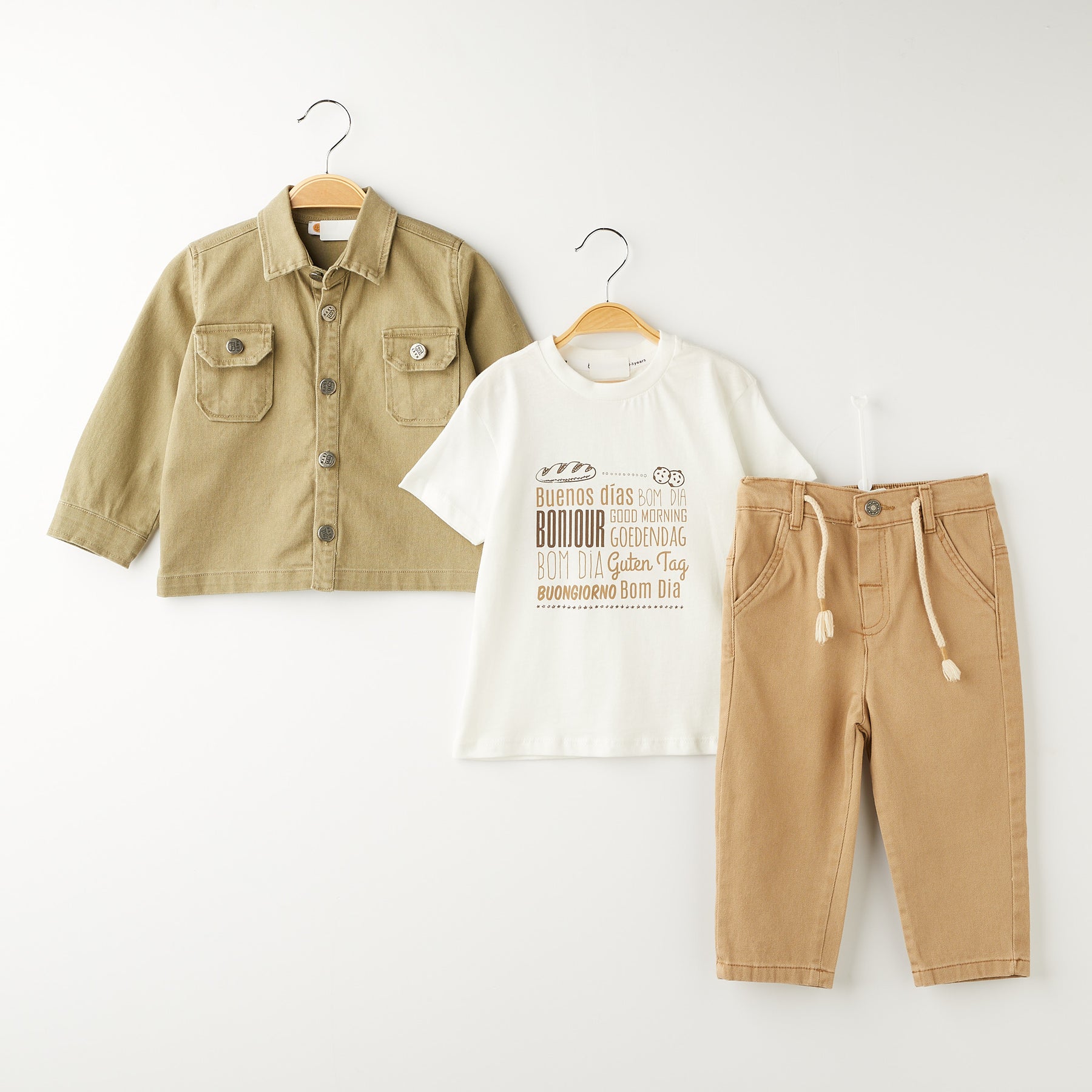 3 Делен комплет маичка, панталони и фармерска кошула