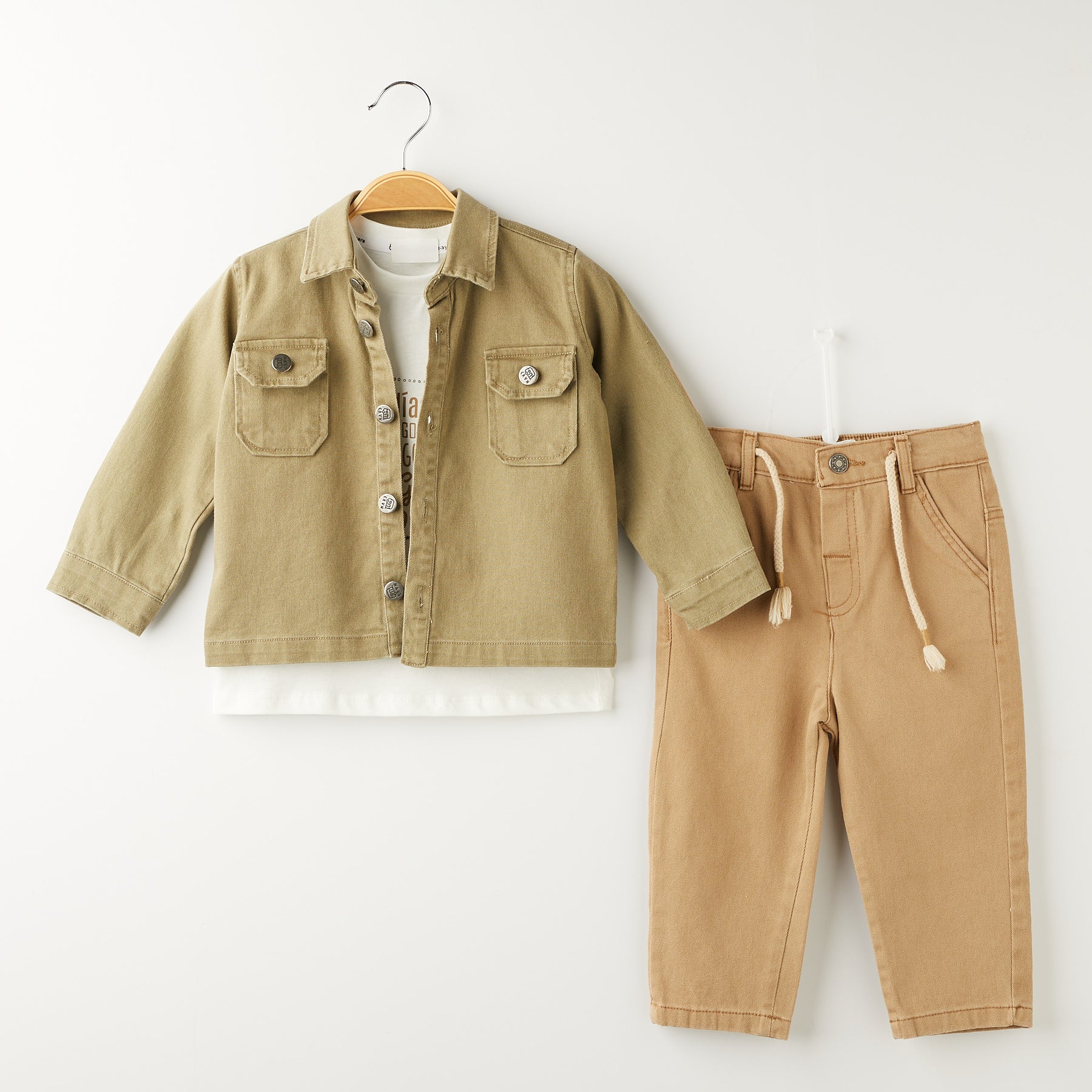 3 Делен комплет маичка, панталони и фармерска кошула