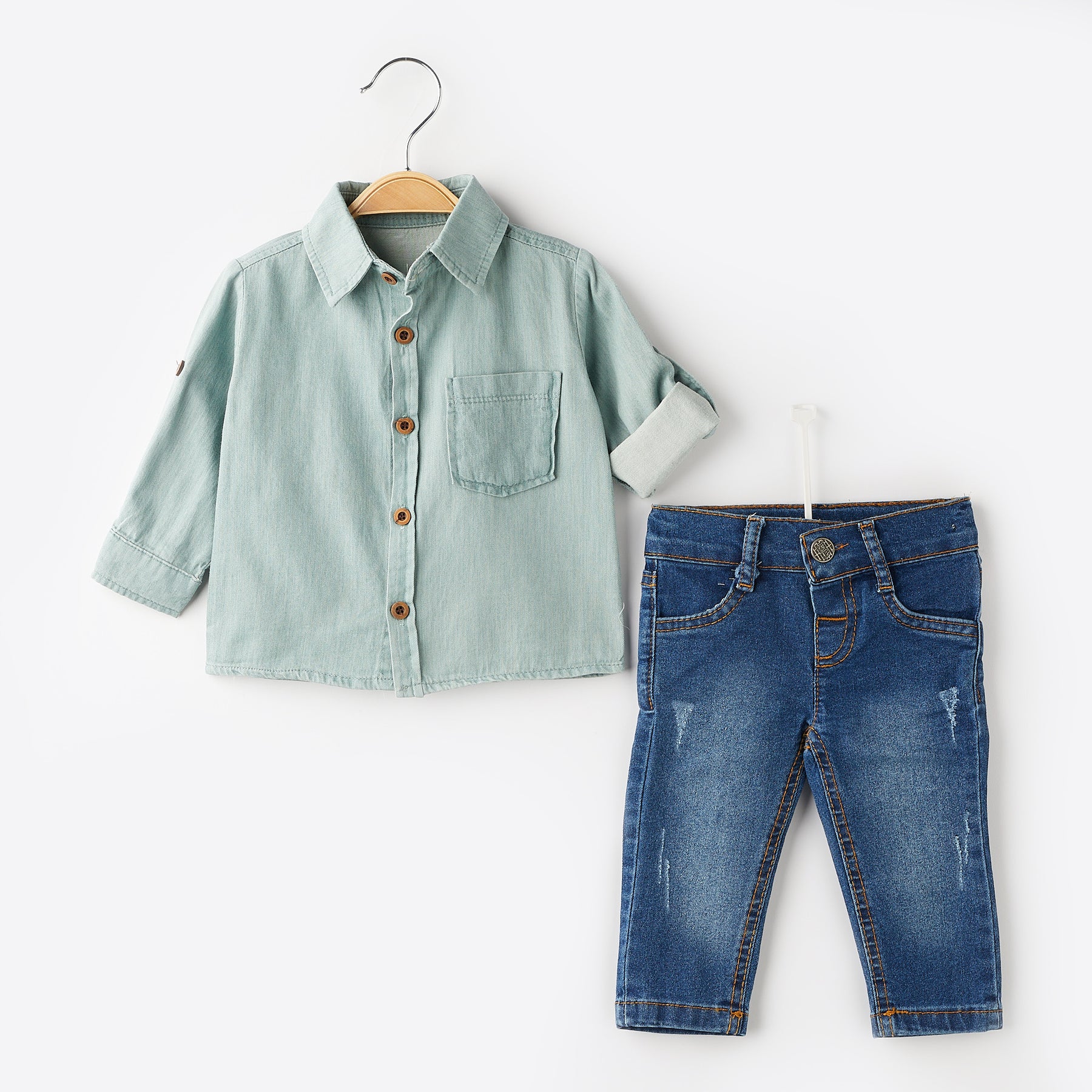 2 Делен комплет кошула и фармерки