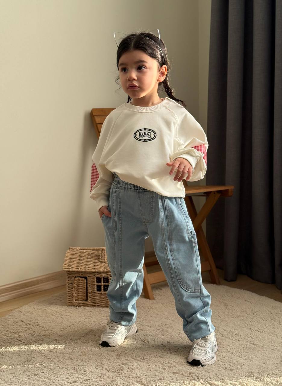 Kомплет фармерки и блузa Love