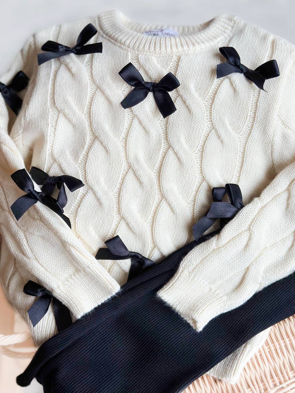 2 Делен комплет плетена блуза со панделки и хеланки