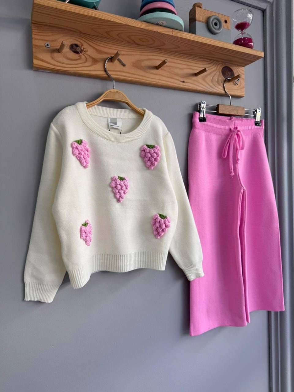 2 Делен плетен комплет со јагоди