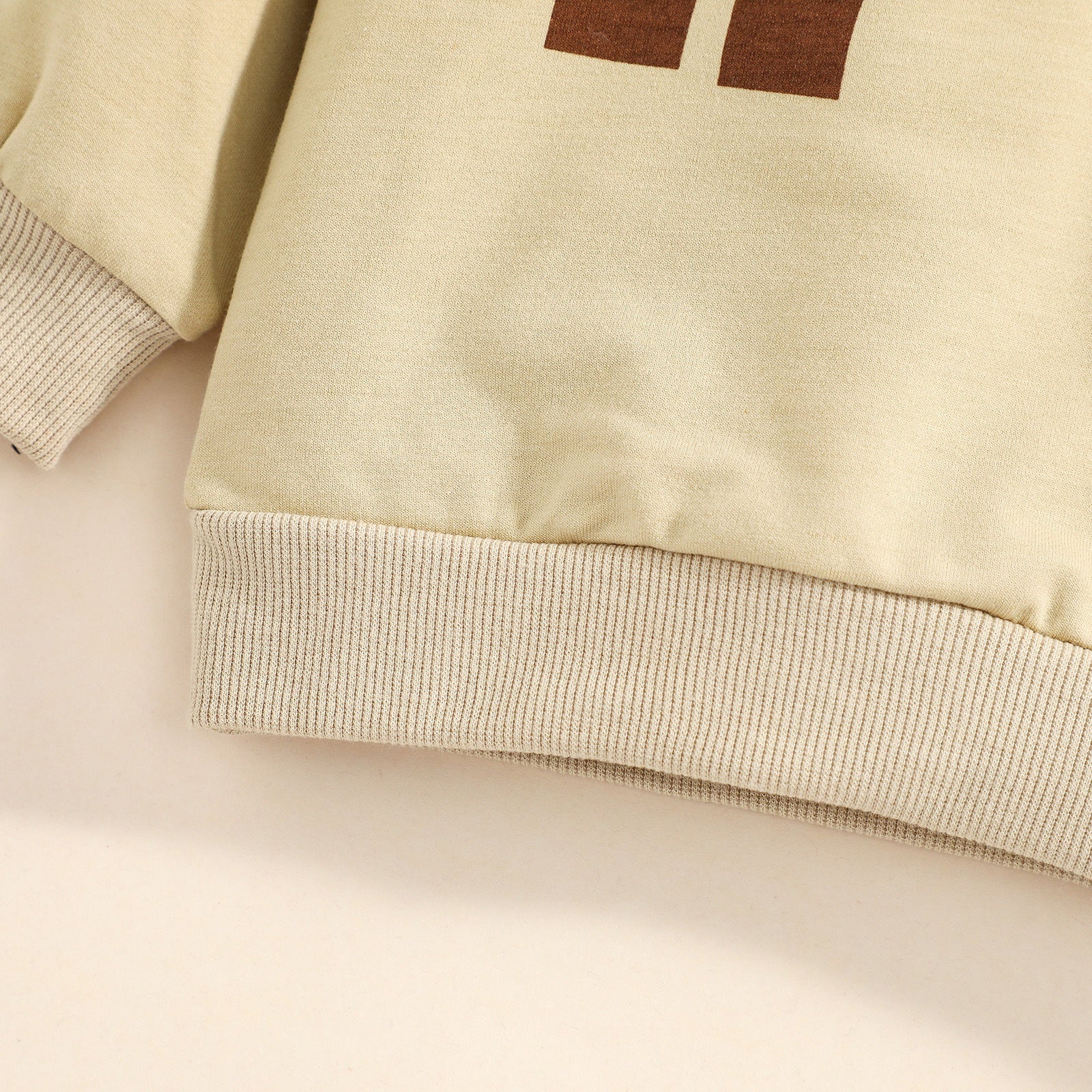 2 - Делен Комплет - Кремови Тренерки - Виножито