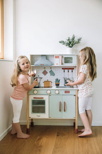 Free2Play Дрвена Кујна со Mini Chef Додатоци