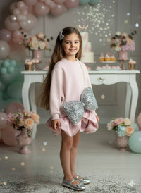 Фустан со голема сребрена декоративна панделка