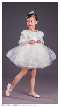 Елегантно фустанче со светки и тул