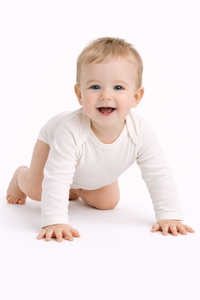 Бело бебешко боди со долги ракави