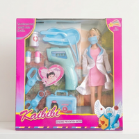 Барбика со Докторски Сет и Докторска Наметка