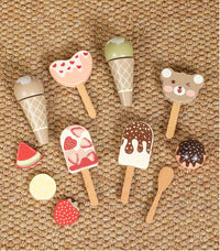 Дрвена количка „Ice Cream Shop“ – сет за игра со сладоледи и додатоци