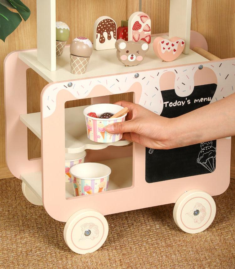 Дрвена количка „Ice Cream Shop“ – сет за игра со сладоледи и додатоци