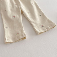 Фармерки со ластик и цвеќиња