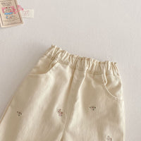 Фармерки со ластик и цвеќиња