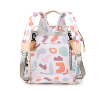 Модерен ранец со шарен дизајн и повеќе прегради