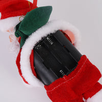 Дедо Мраз кои се качува по скала