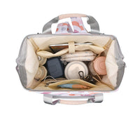 Модерен ранец со шарен дизајн и повеќе прегради