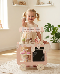 Дрвена количка „Ice Cream Shop“ – сет за игра со сладоледи и додатоци