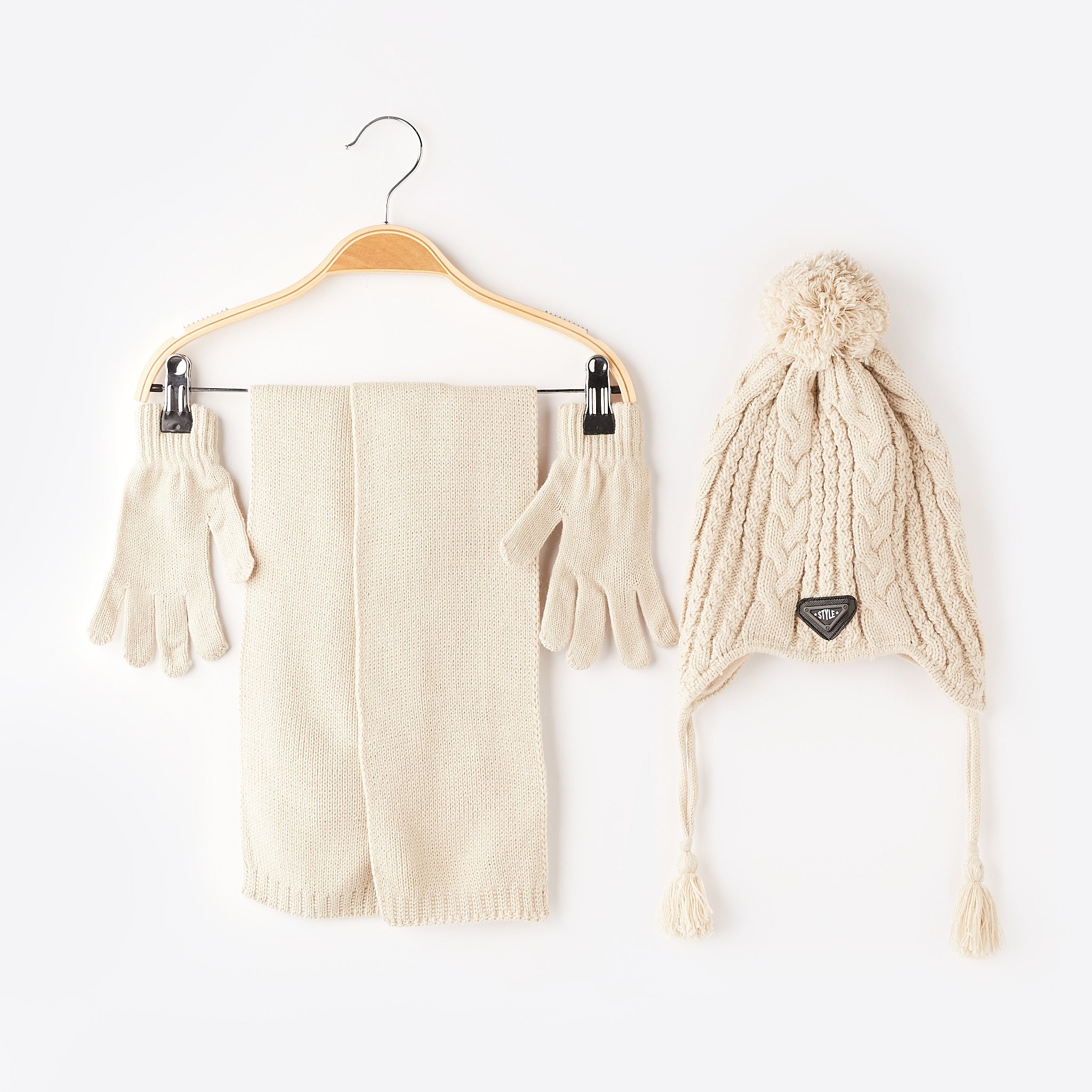 Комплет Плетена Капа, Шал и Ракавици