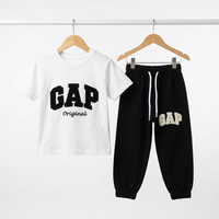 2 Делен спортски комплет маичка и тренерки