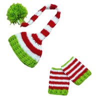 Новогодишен плетен сет за бебе – капа со помпон и чорапчиња