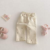 Фармерки со ластик и цвеќиња