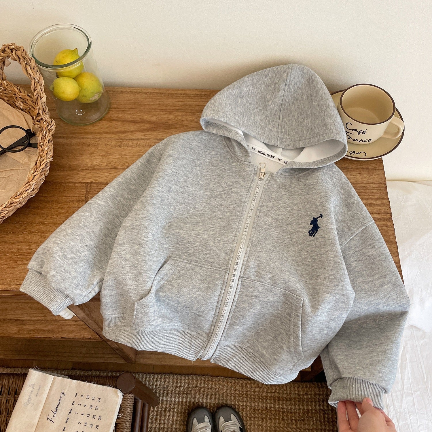 Дуксерка со патент и капа