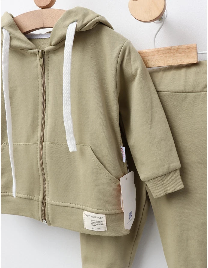 2 Делен комплет тренерки со капа со уши