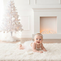 Плетен сет за новороденче со боди, чорапчиња, туту со пердуви и трака