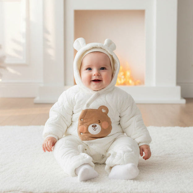 Скафандер мече со петличиња и капа со ушиња