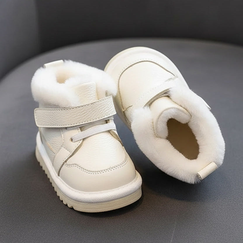 Бели Чизми со Крзно и Лепенка