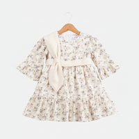 Фустан со цветен дезен и панделка