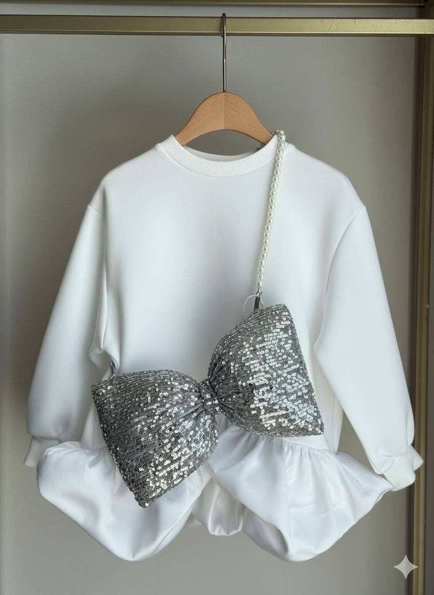 Фустан со голема сребрена декоративна панделка