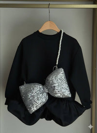 Фустан со голема сребрена декоративна панделка