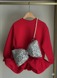 Фустан со голема сребрена декоративна панделка