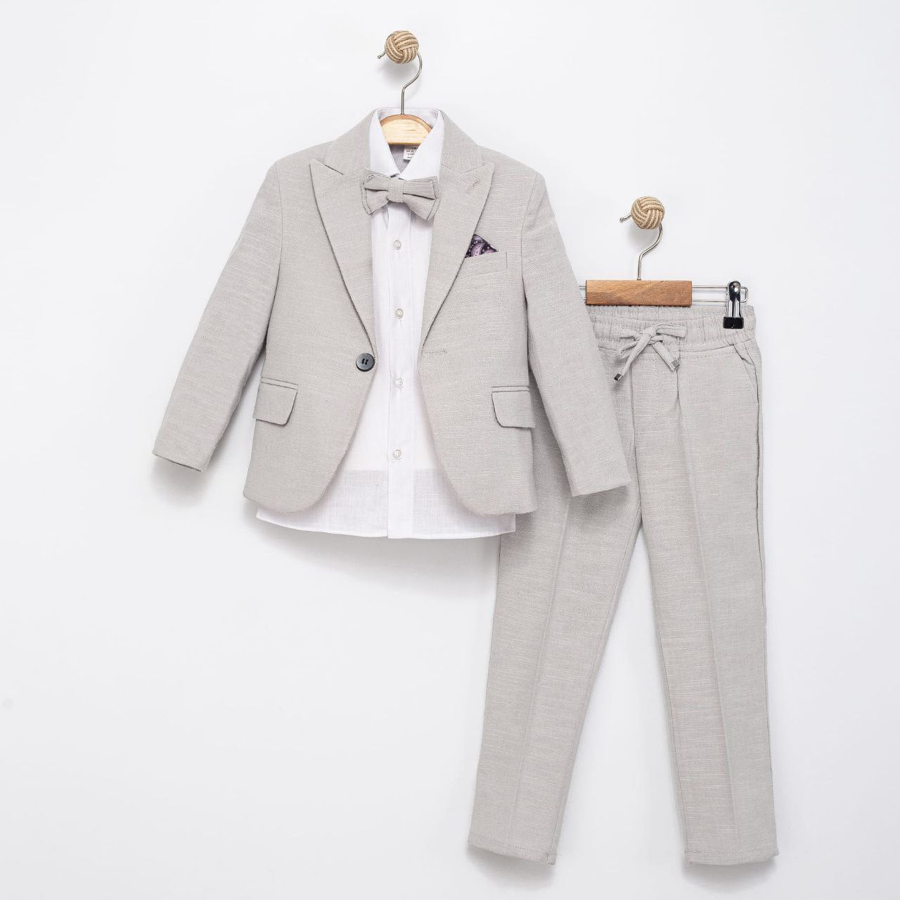 Елегантен свечен костум