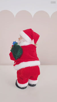 Весел Дедо Мраз што танцува и носи подароци