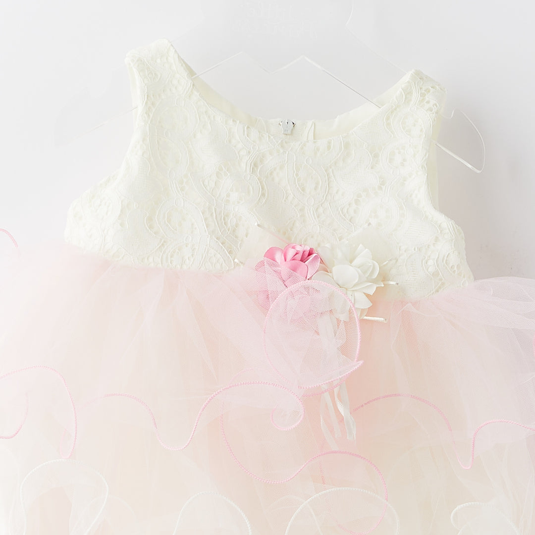 Бело Фустанче со розов Тул и Чипка